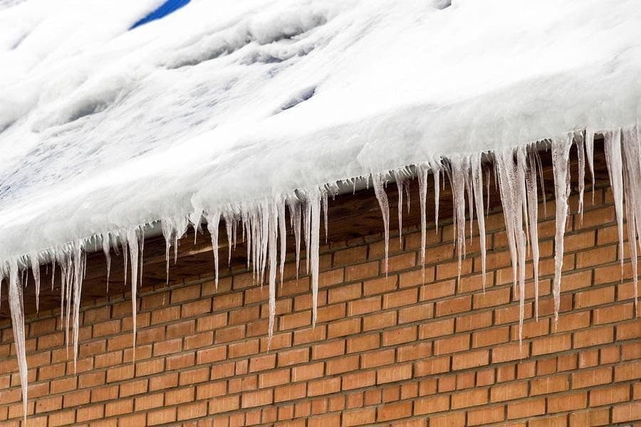3-Easy-Ways-To-Safely-Remove-Icicles-From-Your-Roof