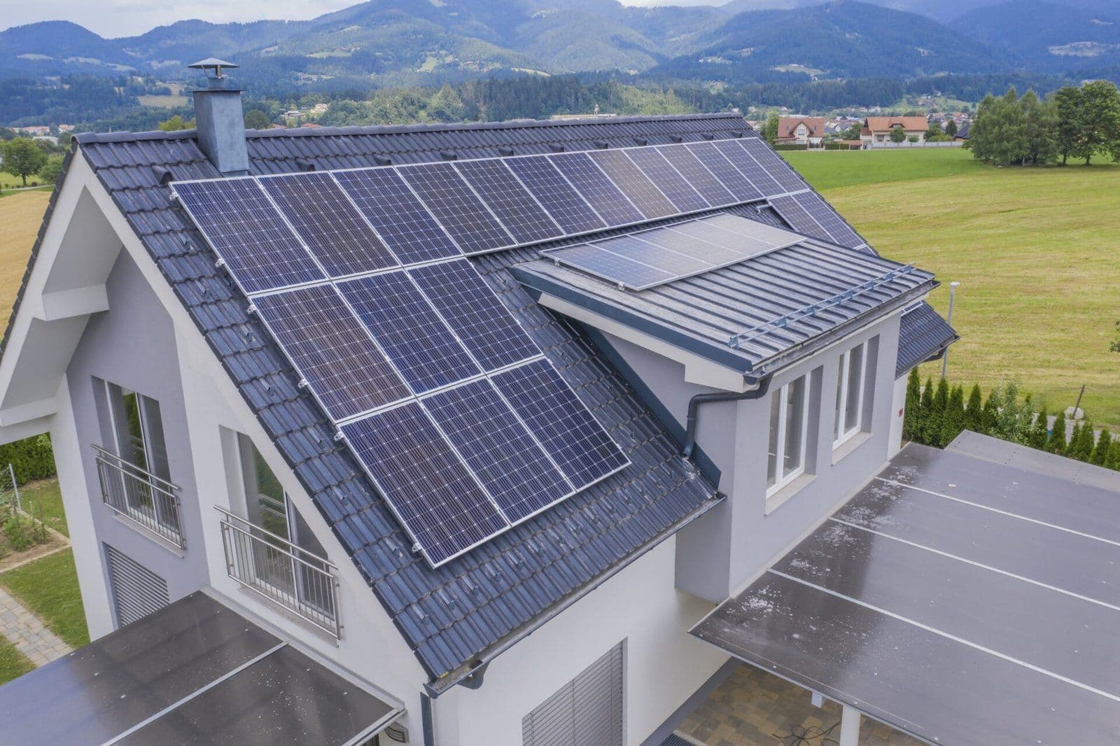 4-benefits-of-owning-solar-panels