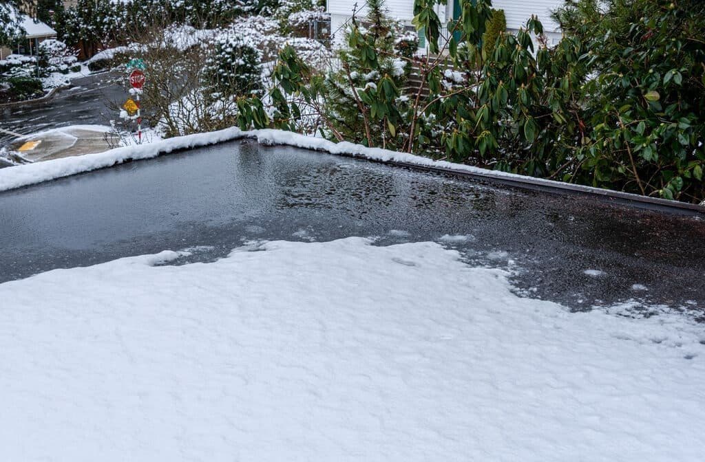 5-ways-snow-damages-flat-roofs